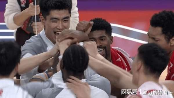 开云手机在线登录官网-硬汉！32岁老将两腿全拉伤，缠满绷带打20分钟，媒体人:真是拼了