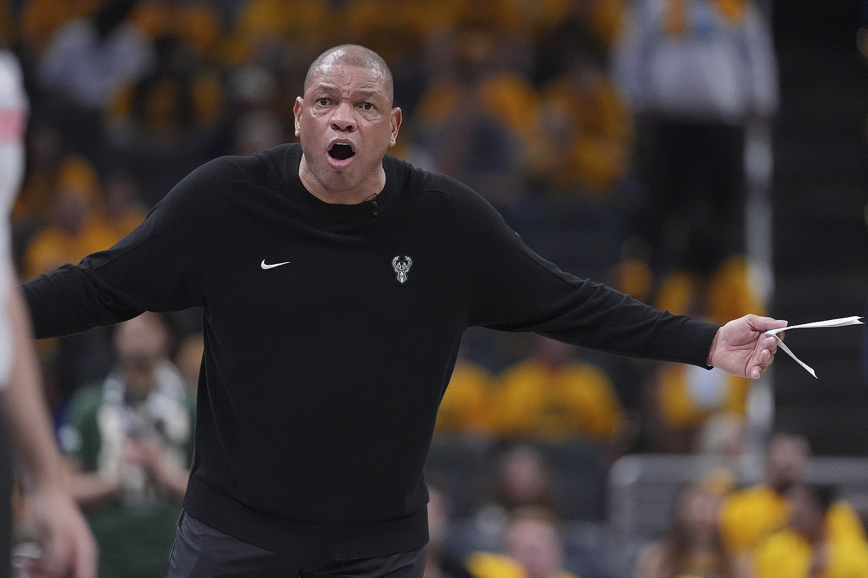 开云在线开户-曾大打口水仗！Shams曾爆料里弗斯对更衣室失控 老里回怼想念Woj